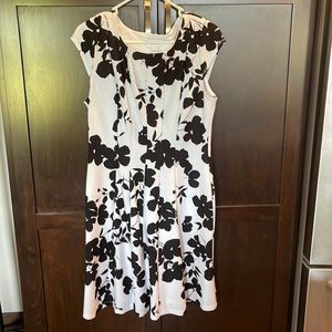 Black and white flowered dress. Excellent used condition, worn once. Size Large.